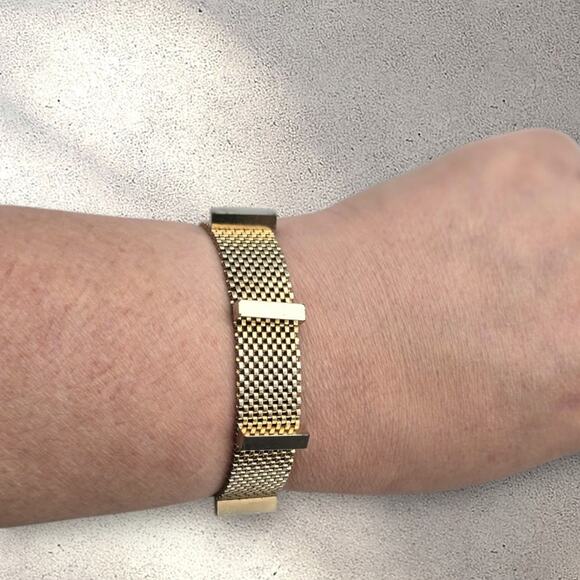 Vintage Gold-Tone Mesh Bracelet with Modern Bar Accents - Picture 2 of 7
